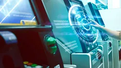 Najväčší svetový prevádzkovateľ bankomatov sa sťažuje na kryptomeny.