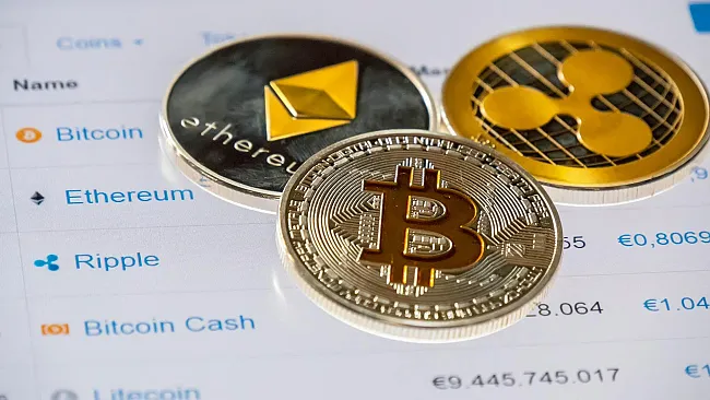 Listovanie kryptomien.