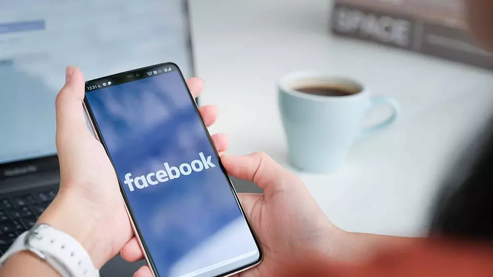 Cenzúra? Facebook vymazal správy od Zuckerberga a manažérov.