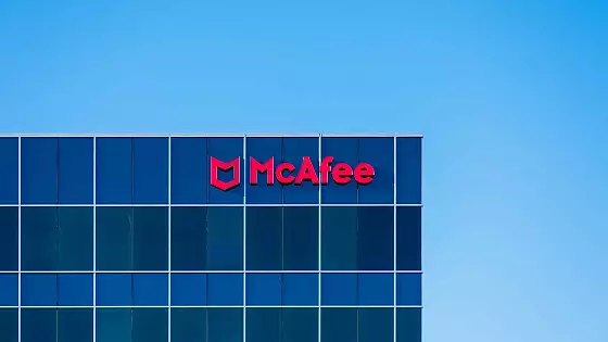 John McAfee si účtuje 105 000 dolárov za propagačný tweet.