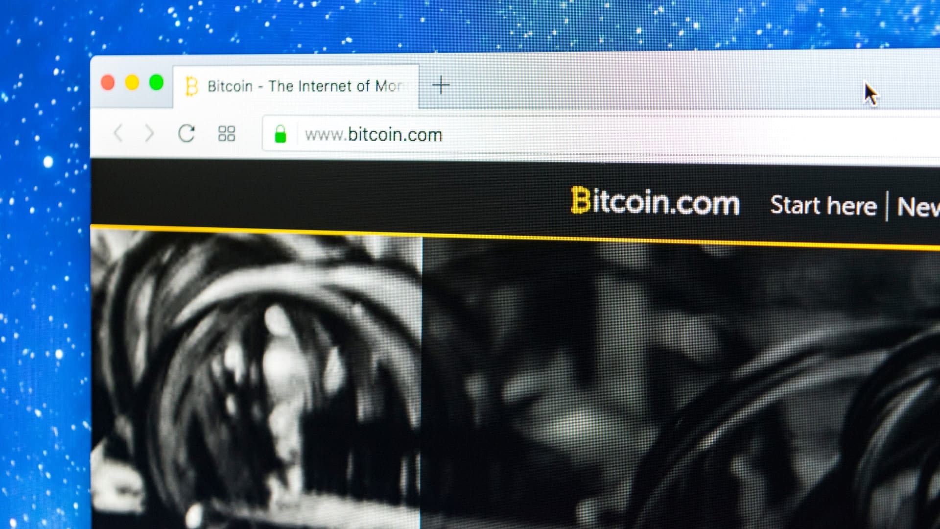 Stránka Bitcoin.com pod hrozbou žaloby opravila