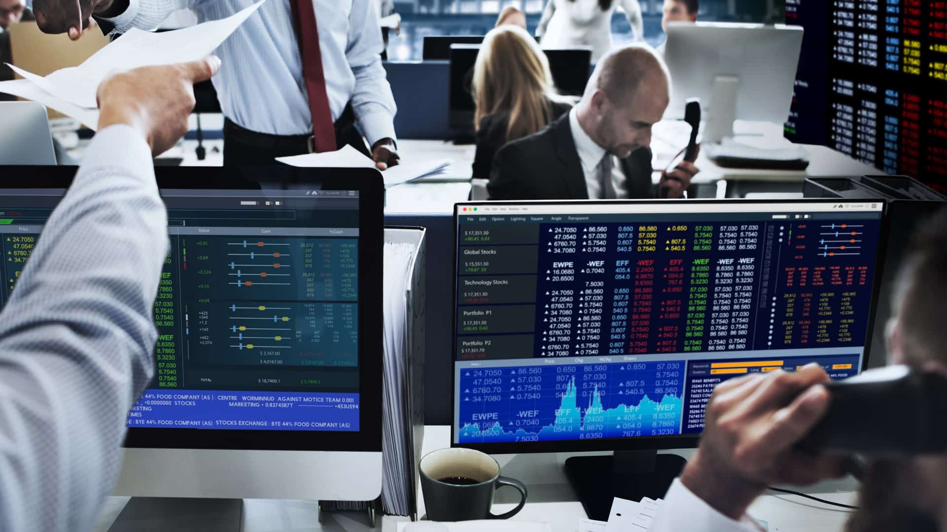 Wall Street investuje do krypta. Bitcoin aj napriek tomu padá.