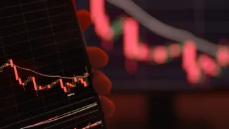 Bitcoin klesol pod 5-tisíc dolárov