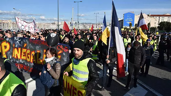 Francúzsko v problémoch - protesty môžu spôsobiť bank run ale aj pád eura