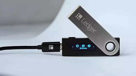 LEDGER NANO X bude spolupracovať so smartfónmi cez bluetooth...