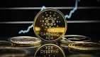 Cardano a smart kontrakty. Zdroj: Shutterstock.com/Dennis Diatel