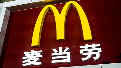 V Číne tlačia na McDonald's