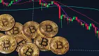 Bitcoin naďalej klesá
