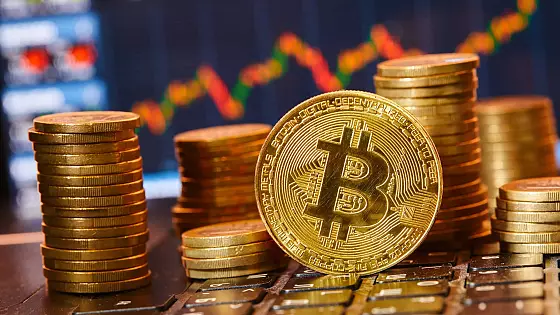 Bitcoin je na hlavnom supporte