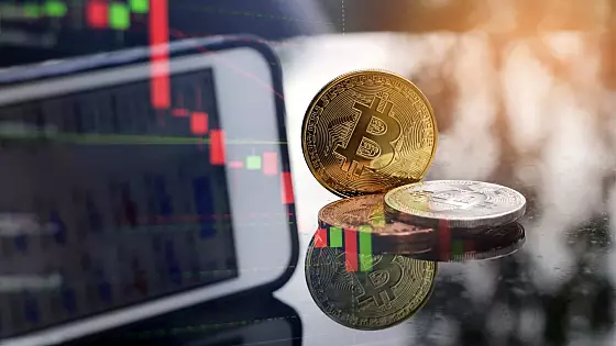 Bitcoin tesne nad supportom