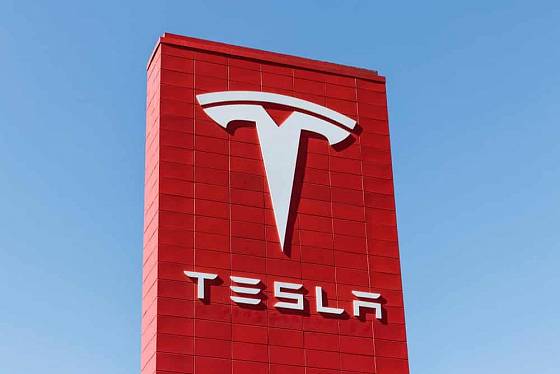 Tesla prepúšťa: čakajú jej akcie ťažké časy?