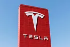 Tesla prepúšťa: čakajú jej akcie ťažké časy?