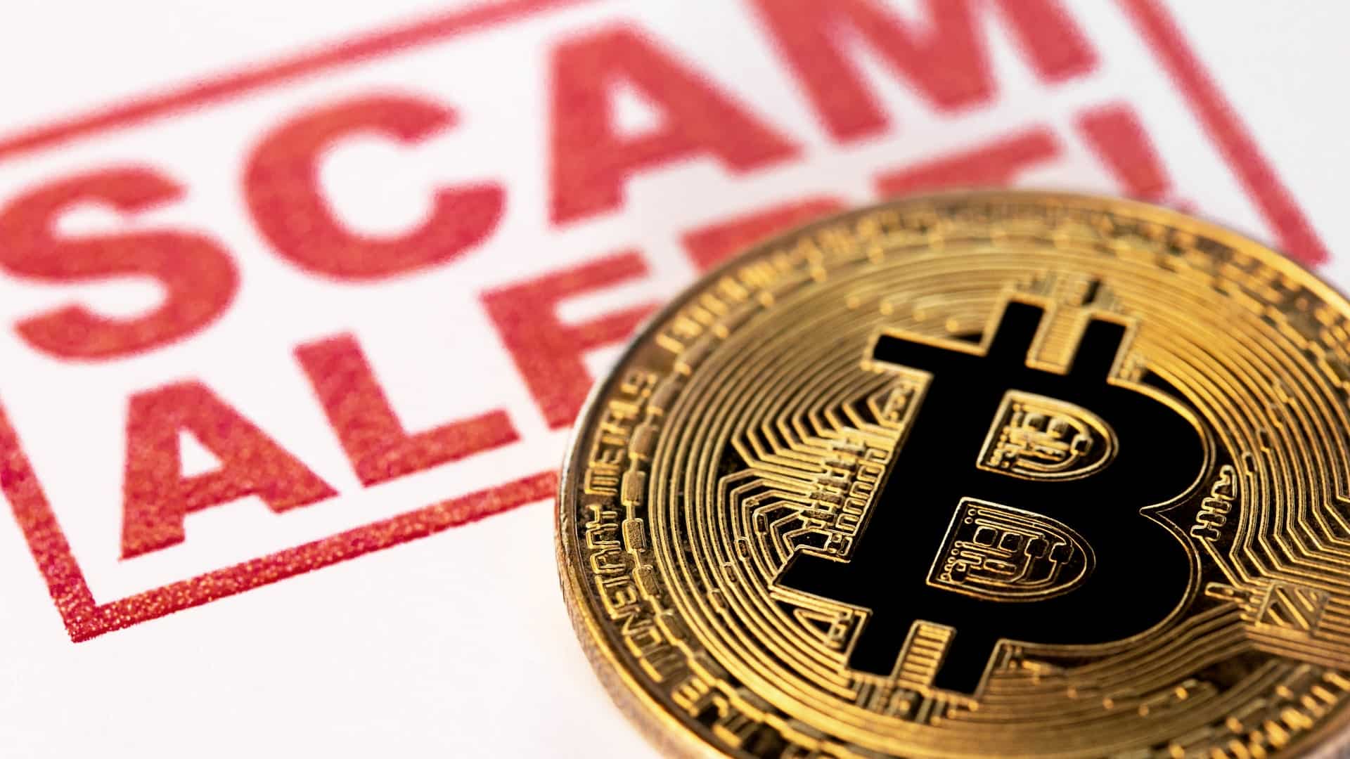 FBI varuje pred podvodmi: „Nenaleťte falošným kryptomenovým aplikáciam!