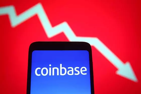 Súmrak nad burzou Coinbase pokračuje. Jej akcie odpredal významný investor