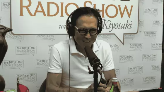 Robert Kiyosaki odporúča investovať do bezpečnejších aktív