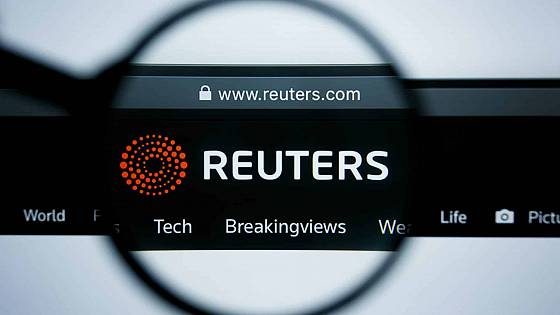 CEO burzy Binance ostro zareagoval na agentúru Reuters