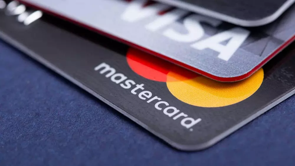 Visa a Mastercard.