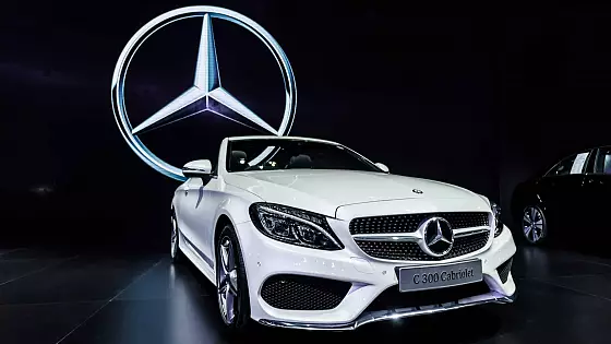 Wall Street odporúča investovať do značky Mercedes-Benz