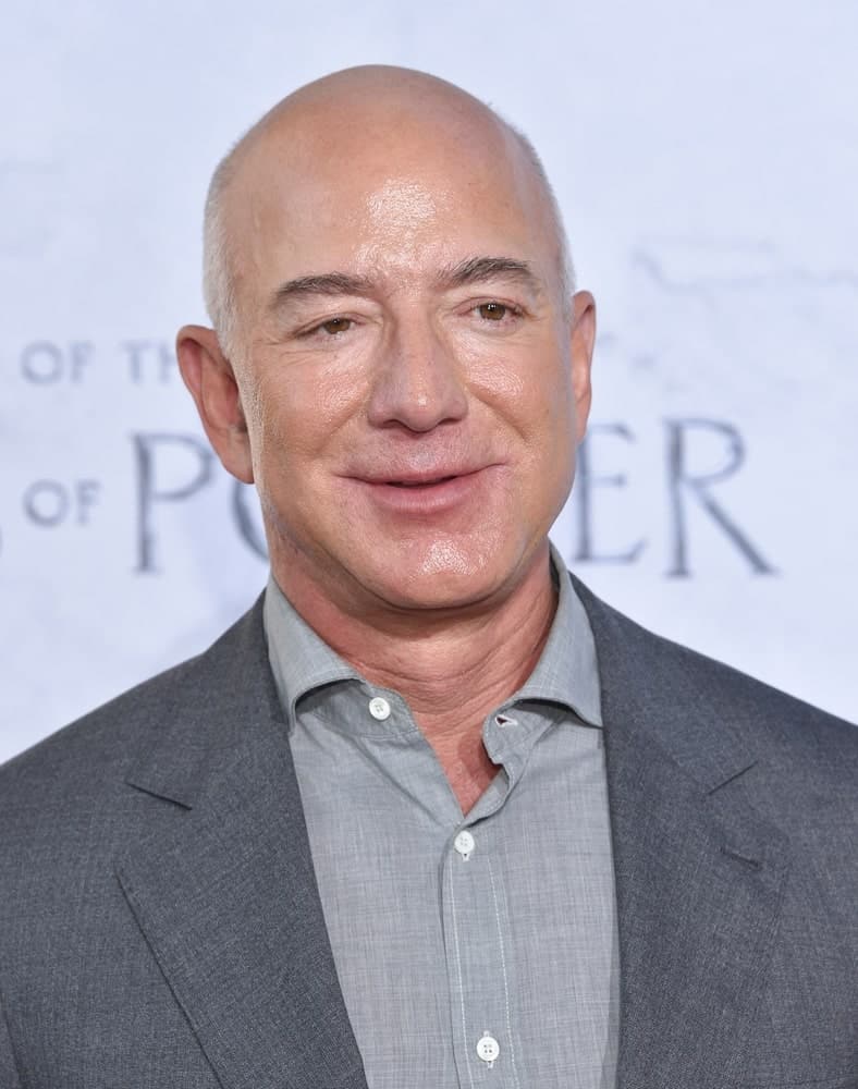 Jeff Bezos odporúča ľuďom šetriť a uskromniť sa