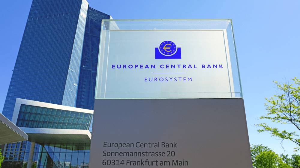 ECB sprísni kontrolu.