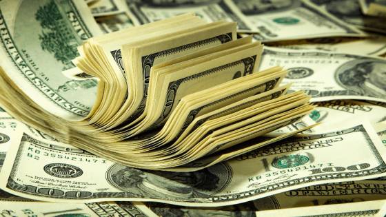 Ekonóm varuje, že dolár je ohrozený
