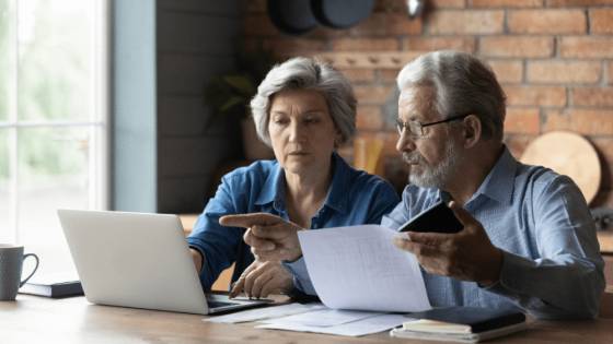 Seniori by mali zvážiť nástup na dôchodok