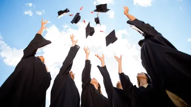 Vysoké školy produkujú nadmerný počet absolventov