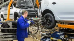 Automobilový priemysel musí znižovať náklady.