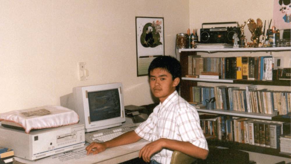 Mladý Changpeng Zhao so svojím prvým počítačom
