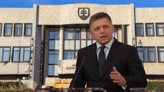 Slovensko potrebuje šetriť, no vláda rozdáva peniaze
