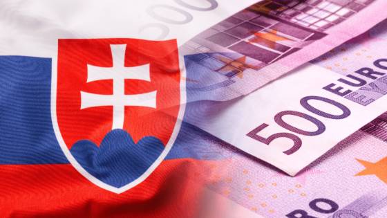Slovenské banky zarobili takmer o polovicu viac ako pred rokom