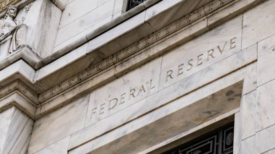 Členovia americkej centrálnej banky sa obávajú zníženia úrokových sadzieb