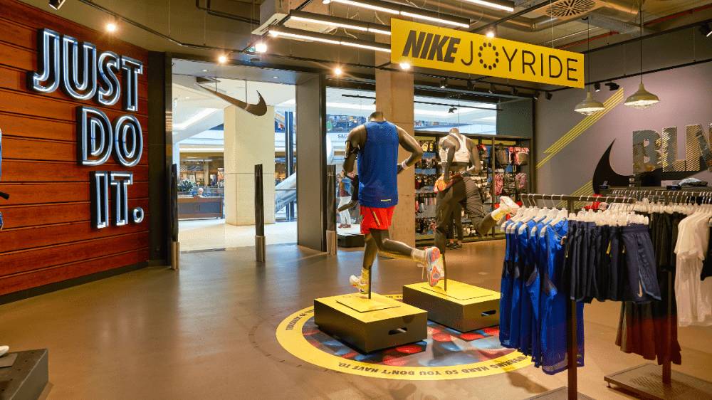 Nike prepustí 2 % zamestnancov