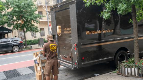 Prepravca UPS ohlásil hromadné prepúšťanie