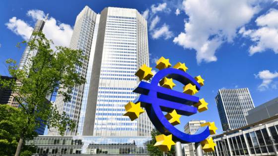 ECB môže znížiť sadzby skôr ako sa očakávalo