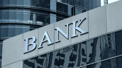 Banky sa zbavujú vkladných knižiek