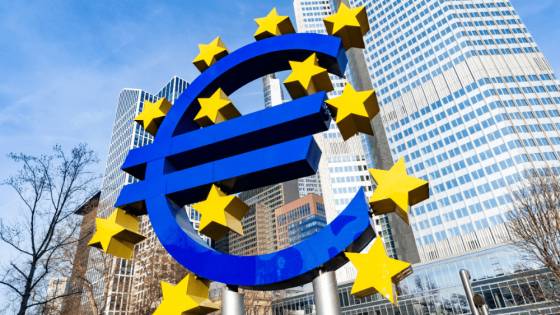 ECB nezastavia v zmiernení menovej politiky vysoké ceny ropy