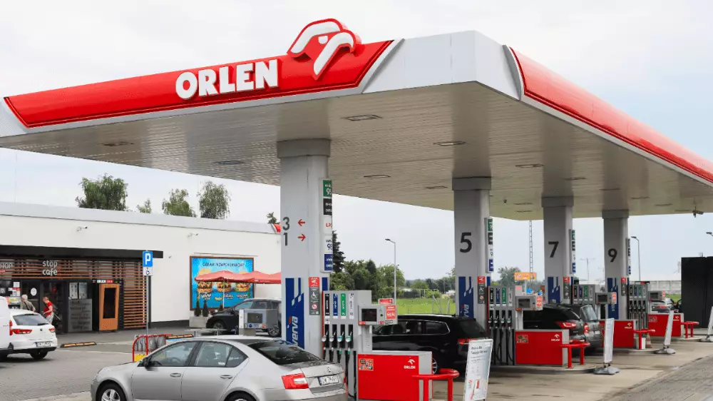 Orlen stratil 400 miliónov