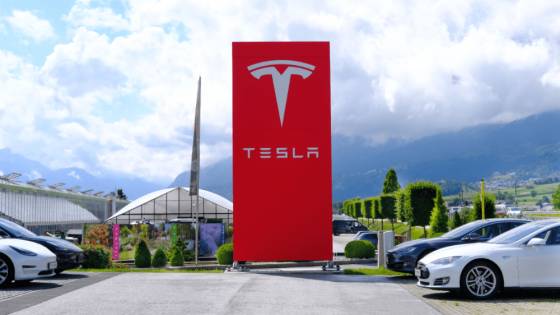 Tesla predstaví plne autonómne vozidlo