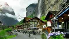 Miesto trápia davy turistov