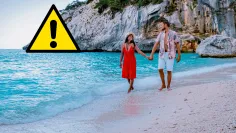 Sardínia trestá turistov