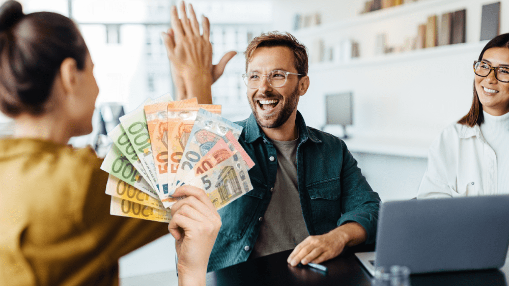 Zarábajte viac ako 2 000 eur