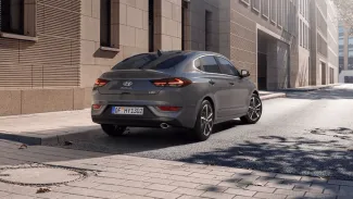 Fastback pôsobí ešte ostrejšie