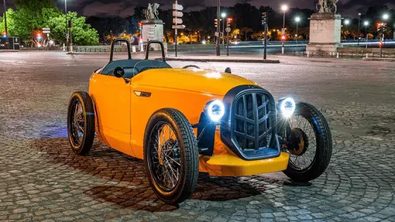 Roadster pôsobí skutočne retro