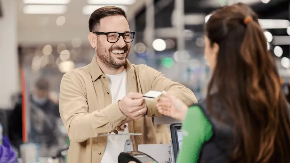 Slováci využívajú prevažne bezhotovostné platby