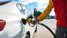 Dovolenkárom sa oplatí tankovať v zahraničí