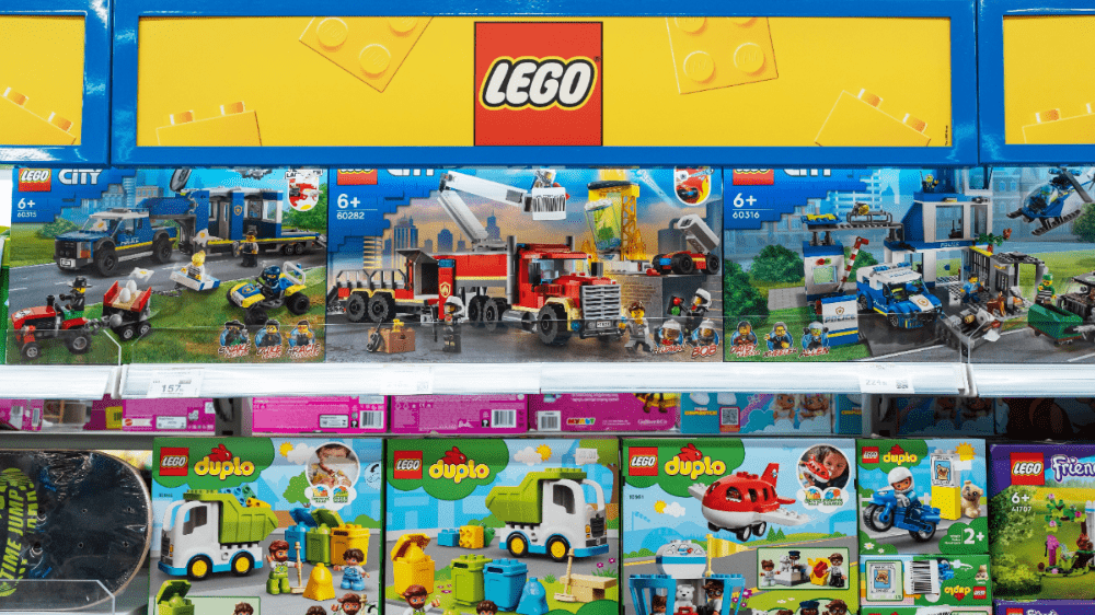 Dráčik upozorňuje na podvodníkov s legom