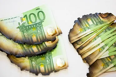 Poškodená eurobankovka