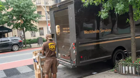 Spoločnosť FedEx a UPS bude prepúšťať