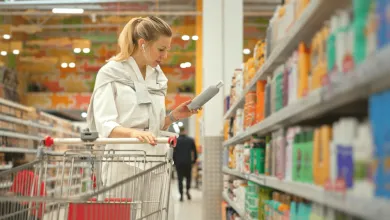 SNS navrhuje zdaniť obchodné reťazce